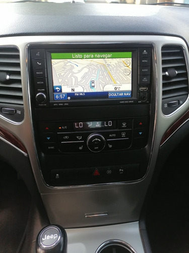 Imagen 10 de 14 de Jeep Grand Cherokee 2011 3.6 Limited Navegación V6 4x2 Mt
