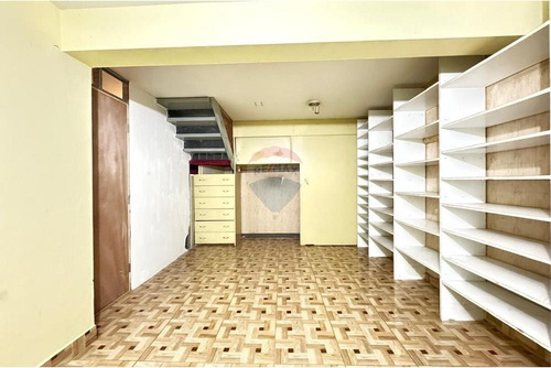 5 Dormitorios 3 Pisos Más Subterráneo Condominio