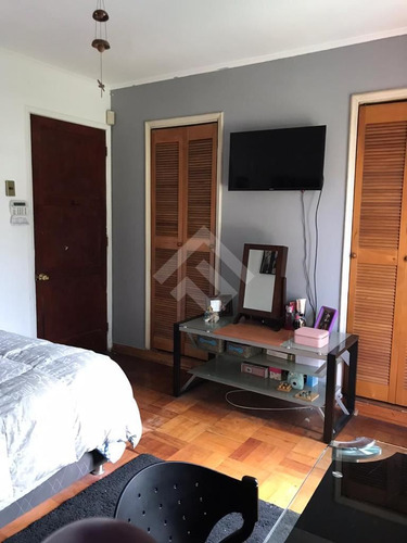 Casa En Venta De 5 Dorm. En Ñuñoa