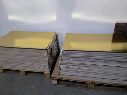 Cartón 1.5mm Laminado Dorado 70x100