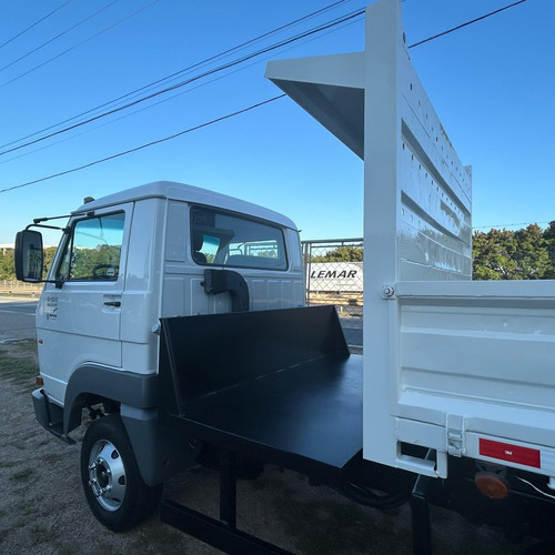 Volkswagen 8.150 Delivery Plus - Caçamba - 4x2 - 2012
