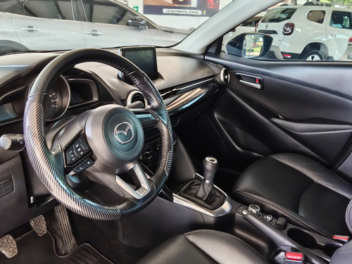 Mazda 2 1.5 Touring Sedan
