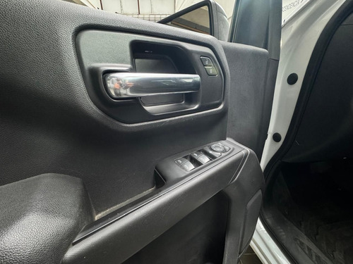 Chevrolet Silverado 4.3 V6 1500 WT Cabina Regular 4x2 At