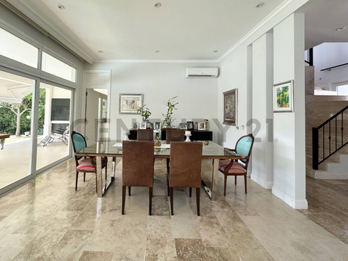 Impecable Casa En Alquiler Amoblado En Cabos Del Lago.