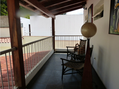 Se Vende Casa 837m2 Prados Del Este 0372