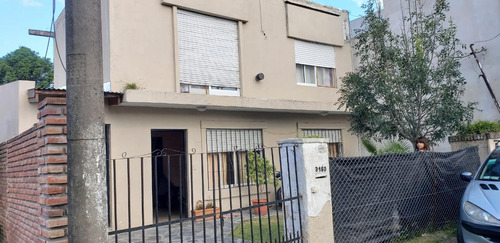 Casa En Venta - 3 Dormitorios 3 Baños - Cochera - 200mts2 - Manuel B. Gonnet, La Plata