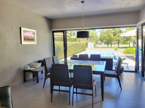 Casa Moderna En Venta En San Gil, Con Alberca, Frente Al Campo De Golf.