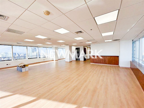 Gran Oficina Remodelada En Espectacular Barrio Financiero
