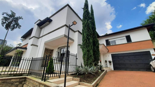 Venta De Casa Unifamiliar Medellin, Poblado