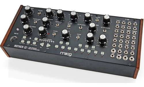 Imagen 1 de 3 de Moog Mother 32 Sintetizador Semi-modular Análogo