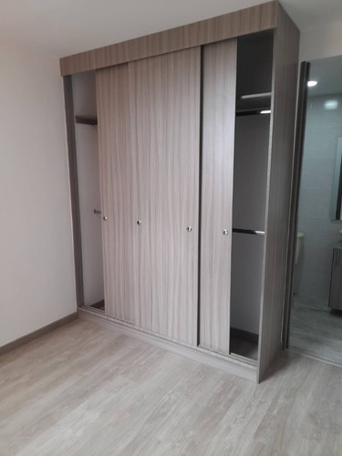 Moderno Apartamento Completamente Nuevo, Sin Hipoteca,deal Tanto Para Vivir Como Para Invertir.