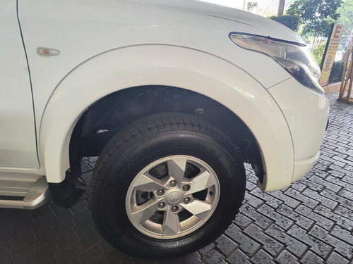 Mitsubishi L200 2.4 Cabina Doble 4x2 Mt