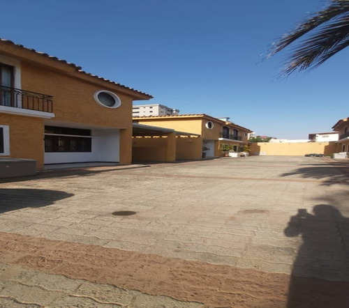 Imagen 2 de 22 de Townhouse En Venta, Morro I, Lecheria