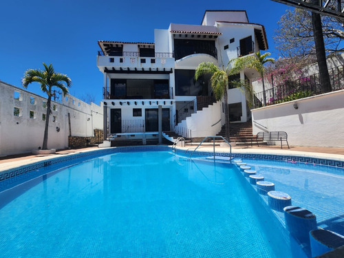 Venta Casa Nochebuena Con Alberca Climatizada Y Vistas Expectaculares En Todos Sus Espacios Con Todos Los Servicios Dentro De Fracc Rancho San Diego Ixtapan De La Sal Edomex