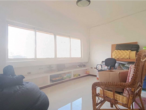 Apartamento En Alquiler Urb. Los Mangos Pe-8370769