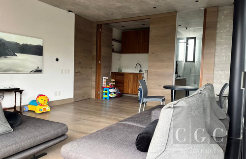 Imagen 12 de 30 de Este Departamento En Realidad Es Una Casa Con Los Beneficios