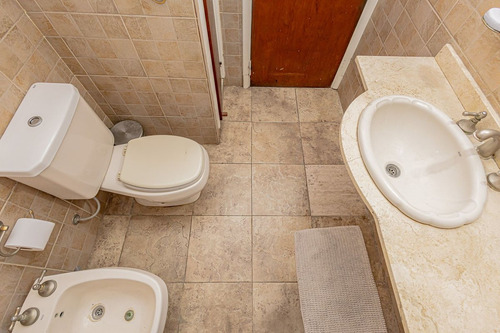 Venta Casa 5 Ambientes En Castelar Sur Con Pileta