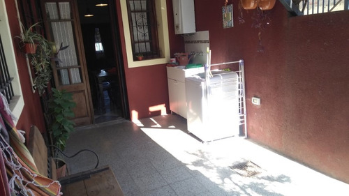 Venta De Pintoresca Casa En Ph Al Frente