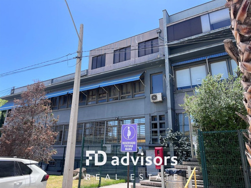 Arriendo De Bodegas En Centro Logístico 450 M2 - Ñuñoa
