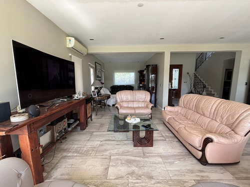 Casa En Venta A La Laguna En El Cantón, Escobar, G.b.a. Zona Norte