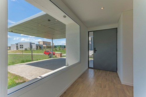 Venta Casa 4 Amb Santa Lucía Con Jardín Y Parrilla