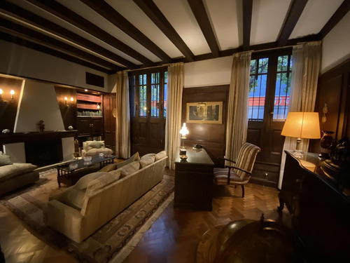 Casa En Pleno Casco Historico De San Isidro