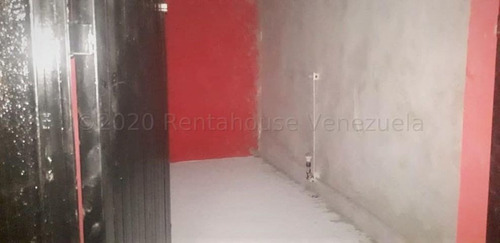 Imagen 7 de 14 de Los Chorros. Se Vende Galpón. Cod. 21-7989