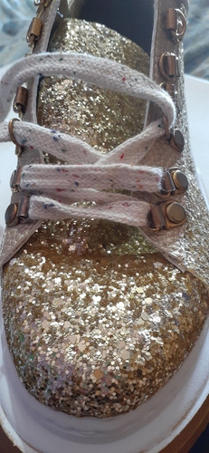 Zapatillas Doradas Tipo Gomon