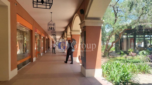 Local En Venta En Pilar, Pueblo Caamaño