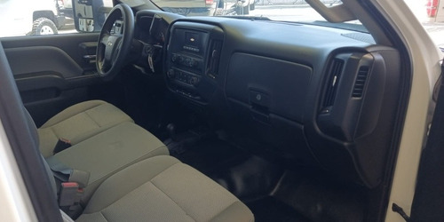 Imagen 10 de 12 de Chevrolet Silverado Cabina Y Med 4x4 Hd