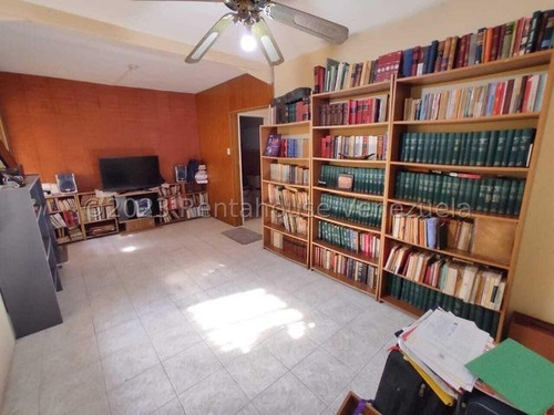 Imagen 24 de 27 de Amplia Casa En Venta Urb. Piedra Pintada La Victoria 23-18371 Ejc 04243439046