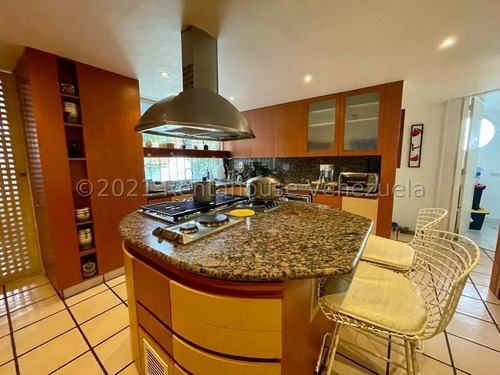 Imagen 10 de 14 de Apartamento Venta Los Palos Grandes Mls #22-12789 Elegante Apartamento Con Cómoda Y Relajante Terraza Con Vista Panorámica, Posee Pisos De Mármol, 5 Habitaciones Más 2 De Servicio