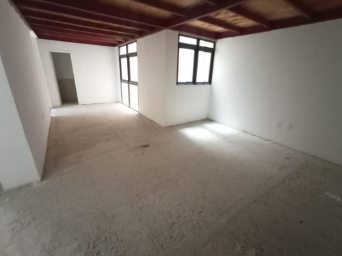 Imagen 2 de 5 de Gran Loft Duplex ,86m2 Frente A Plaza Matriz !!