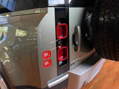 Land Rover Defender New Model 90 P300