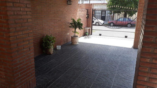 Imagen 2 de 17 de Venta - Villa Luzuriaga - Casa 4 Ambientes Muy Buen Estado