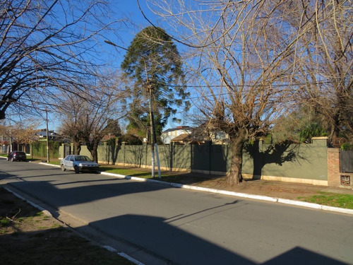 Imagen 3 de 30 de Casa En Venta En Ezeiza Con Pileta Y Casa De Caseros