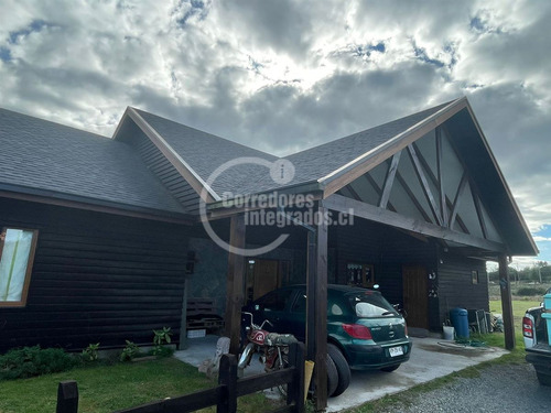 Casa En Venta De 5 Dorm. En Puerto Varas