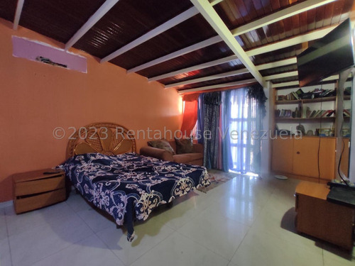 Casa En Venta En Maracay Urb Las Delicias Santa Rita Rah 25-10984 Meglisf