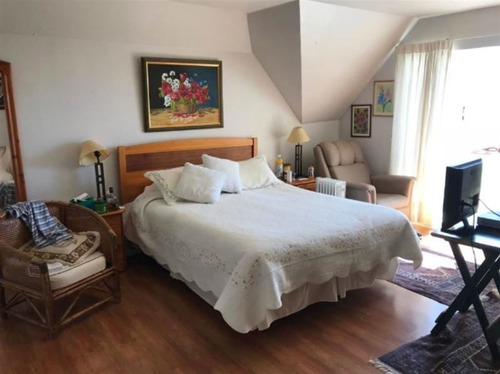 Imagen 16 de 30 de Casa Con Vista Lago Y Volcan En Venta De 5 Dorm. En Pucón