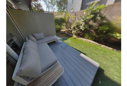 Bello Y Moderno Con Un Amplio Patio Privado!