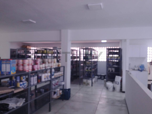 En La Trinidad. Venta, Local - Oficina - Depósito. Oportunidad!!!