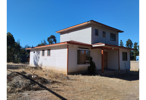 Parcela Con Hermosa Y Amplia Casa Nueva En Condominio Los Ce