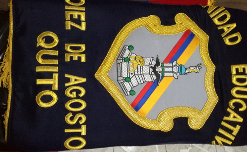 Imagen 4 de 8 de Bandera De Terciopelo Con El Escudo Bordado