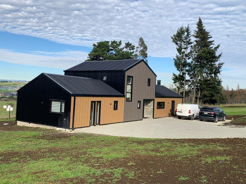 Casa En Venta De 4 Dorm. En Puerto Varas