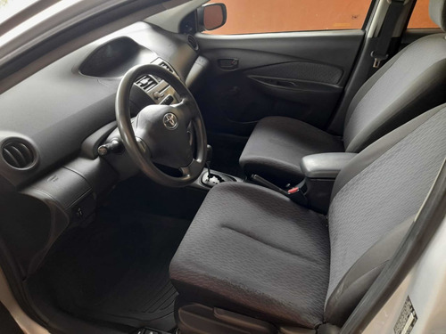 Imagen 9 de 13 de Toyota Yaris 2011 1.5 Sedan Core Aa At