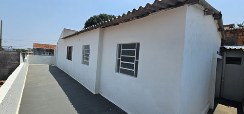 Casa De 2 Quartos Com Edícula
