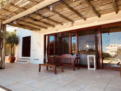 Vendo Hermosa Casa A Una Cuadra Del Mar, Rincón Del Indio.