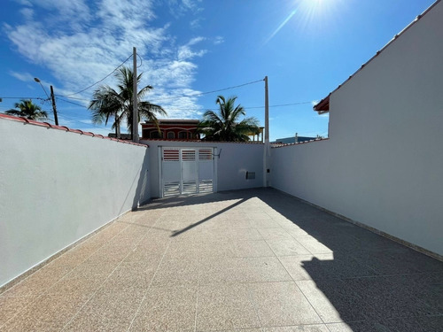 Imagem 4 de 12 de Ótima Casa Com Piscina, 1 Suíte E Ficando À 100m Do Mar Em Itanhaém, Sp. Aceita Financiamento Bancário.