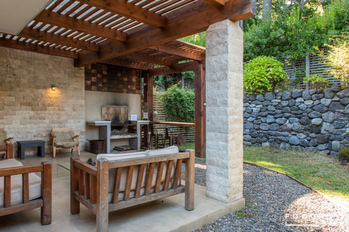 Casa Estilo Townhouse 3d/2b Con Quincho Techado.