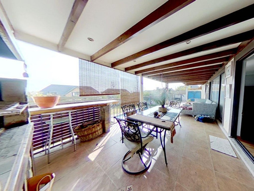 Casa En Venta 3h/2b Con Piscina En Condominio
